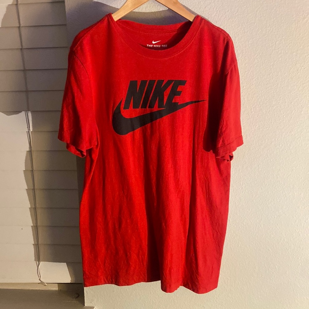 Men’s Nike sportswear tee